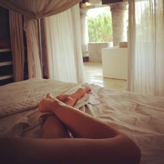 María José Suárez feet photo 13