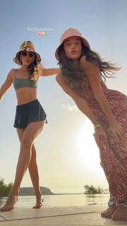 María Pedraza feet photo thumbnail