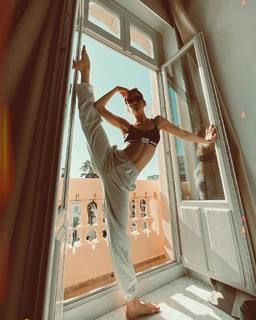 María Pedraza feet photo thumbnail