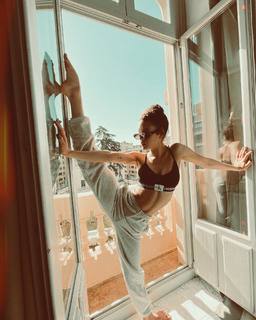 María Pedraza feet photo thumbnail