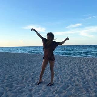 María Pedraza feet photo thumbnail