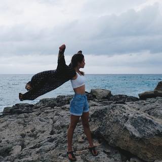 María Pedraza feet photo thumbnail