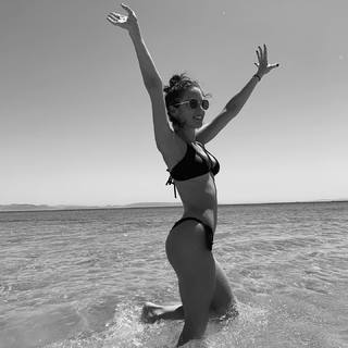 María Pedraza feet photo thumbnail