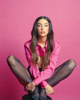 María Pedraza feet photo thumbnail