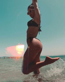 María Pedraza feet photo thumbnail