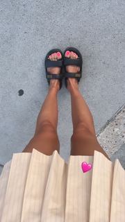 María Pedraza feet photo thumbnail