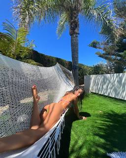 María Pedraza feet photo thumbnail