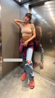 María Pedraza feet photo thumbnail
