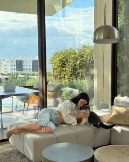 María Pedraza feet photo thumbnail