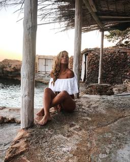 María Pombo feet photo 8