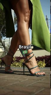 María Pía Copello feet photo 1