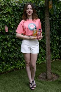 María Valverde feet photo thumbnail