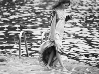 María Valverde feet photo thumbnail