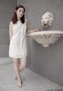 María Valverde feet photo thumbnail