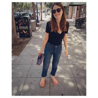 María Valverde feet photo thumbnail