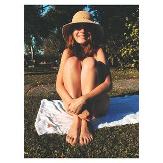 María Valverde feet photo thumbnail