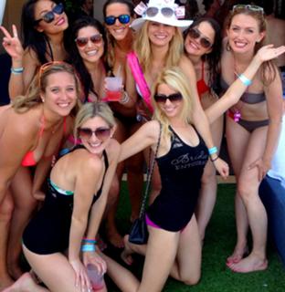 Masiela Lusha feet photo thumbnail