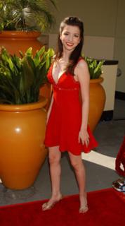 Masiela Lusha feet photo thumbnail