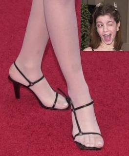 Masiela Lusha feet photo thumbnail