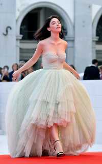 Matilda De Angelis feet photo thumbnail