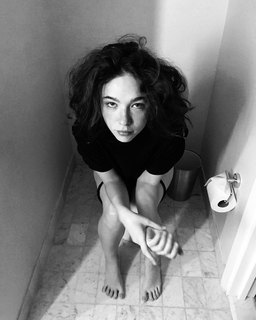 Matilda De Angelis feet photo thumbnail