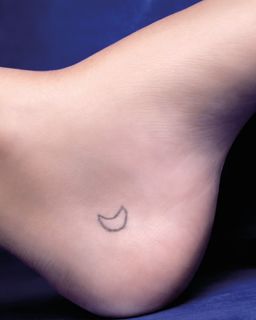 Matilda De Angelis feet photo thumbnail