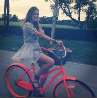 Matilda Lutz feet photo thumbnail