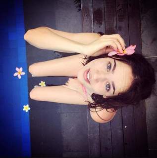 Matilda Lutz feet photo thumbnail