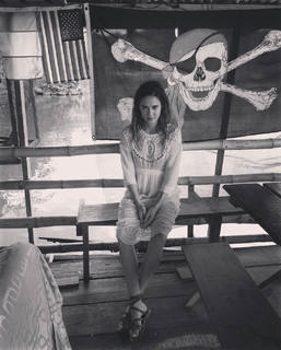 Matilda Lutz feet photo thumbnail