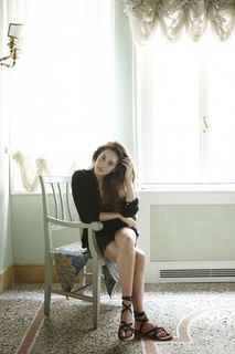 Matilda Lutz feet photo thumbnail