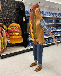 Matilda Lutz feet photo thumbnail