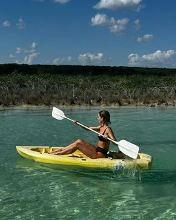Matilda Lutz feet photo thumbnail