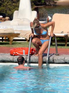 Matilde Brandi feet photo thumbnail