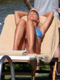 Matilde Brandi feet photo thumbnail