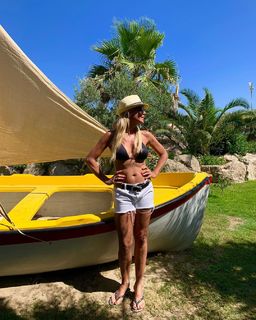 Matilde Brandi feet photo thumbnail
