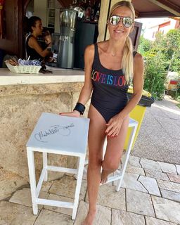 Matilde Brandi feet photo thumbnail