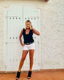 Matilde Brandi feet photo thumbnail