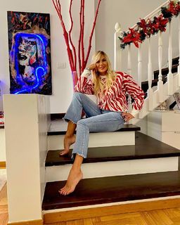 Matilde Brandi feet photo thumbnail