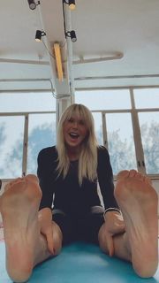 Matilde Brandi feet photo thumbnail