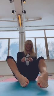 Matilde Brandi feet photo thumbnail