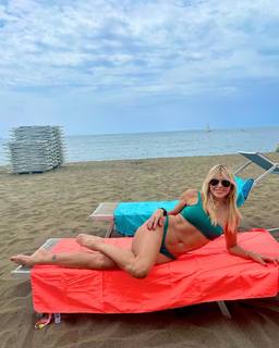 Matilde Brandi feet photo thumbnail