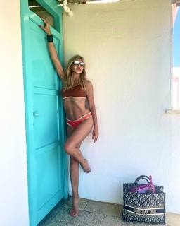 Matilde Brandi feet photo thumbnail