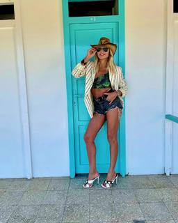 Matilde Brandi feet photo thumbnail