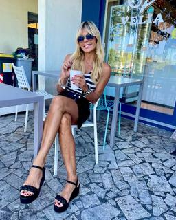 Matilde Brandi feet photo thumbnail