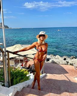 Matilde Brandi feet photo thumbnail