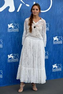 Matilde Gioli feet photo thumbnail