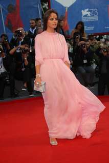 Matilde Gioli feet photo thumbnail