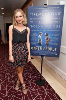 Maude Apatow feet photo thumbnail