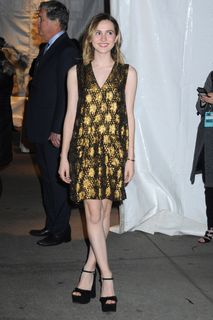 Maude Apatow feet photo thumbnail
