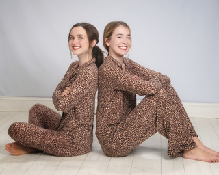 Maude Apatow feet photo thumbnail